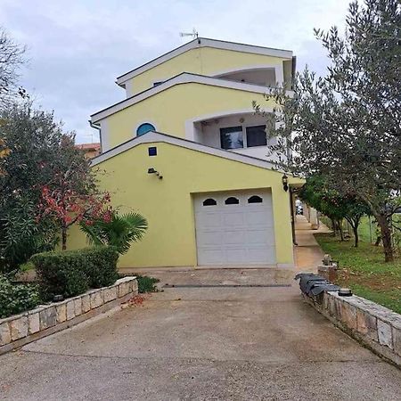 Apartment Laurus Premantura Exterior photo