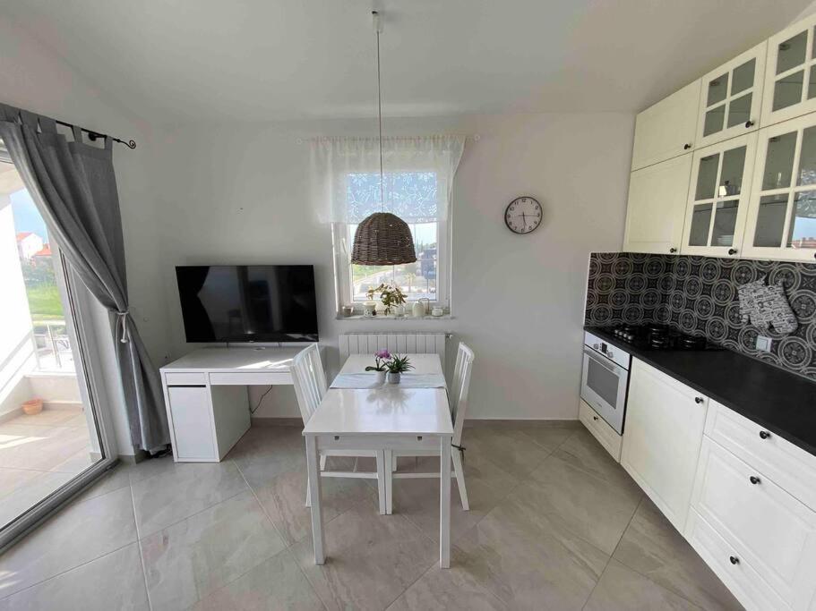 Apartment Laurus Premantura Exterior photo
