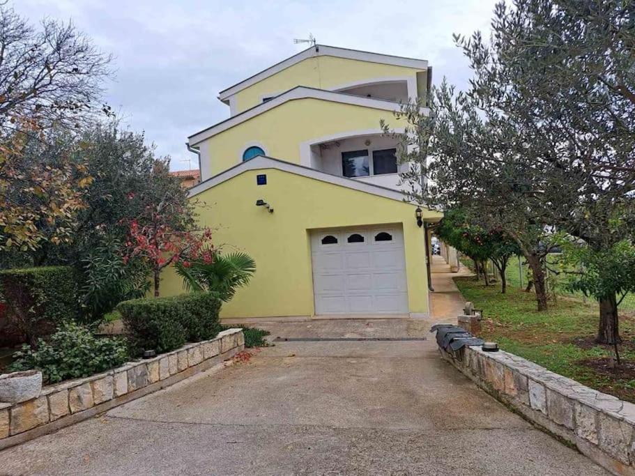 Apartment Laurus Premantura Exterior photo